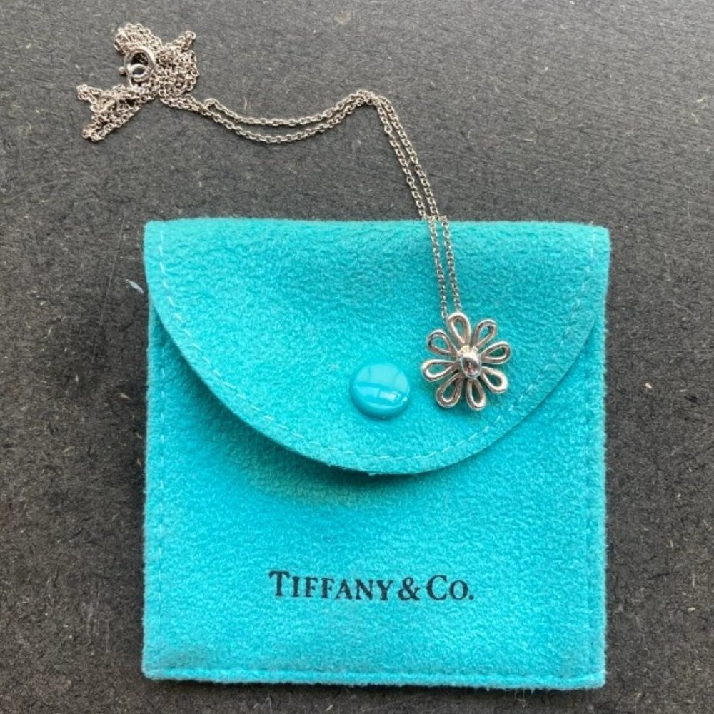 Retired Tiffany & Co. Paloma Picasso Daisy Flower Necklace 925 Silver with pouch